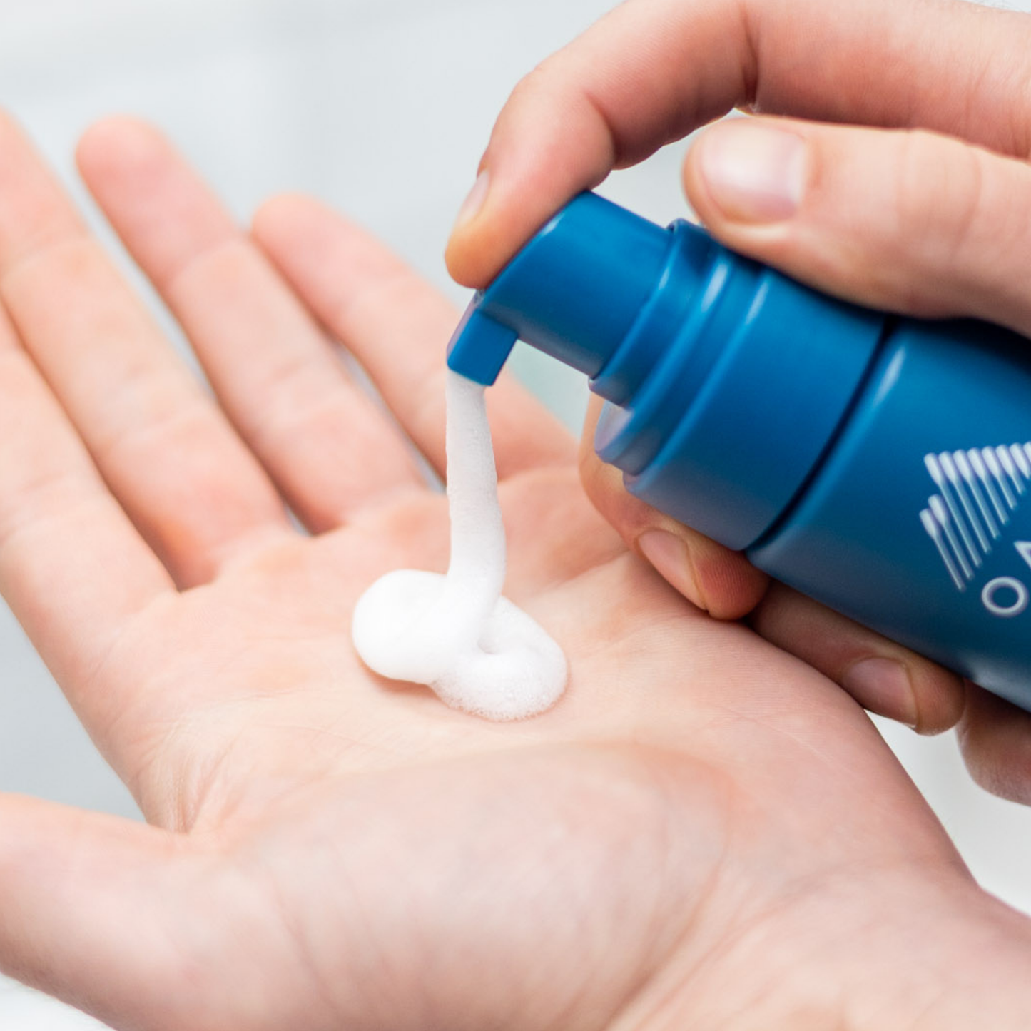 Gentle Foaming Men's Face Wash - Unscented with Prebiotics