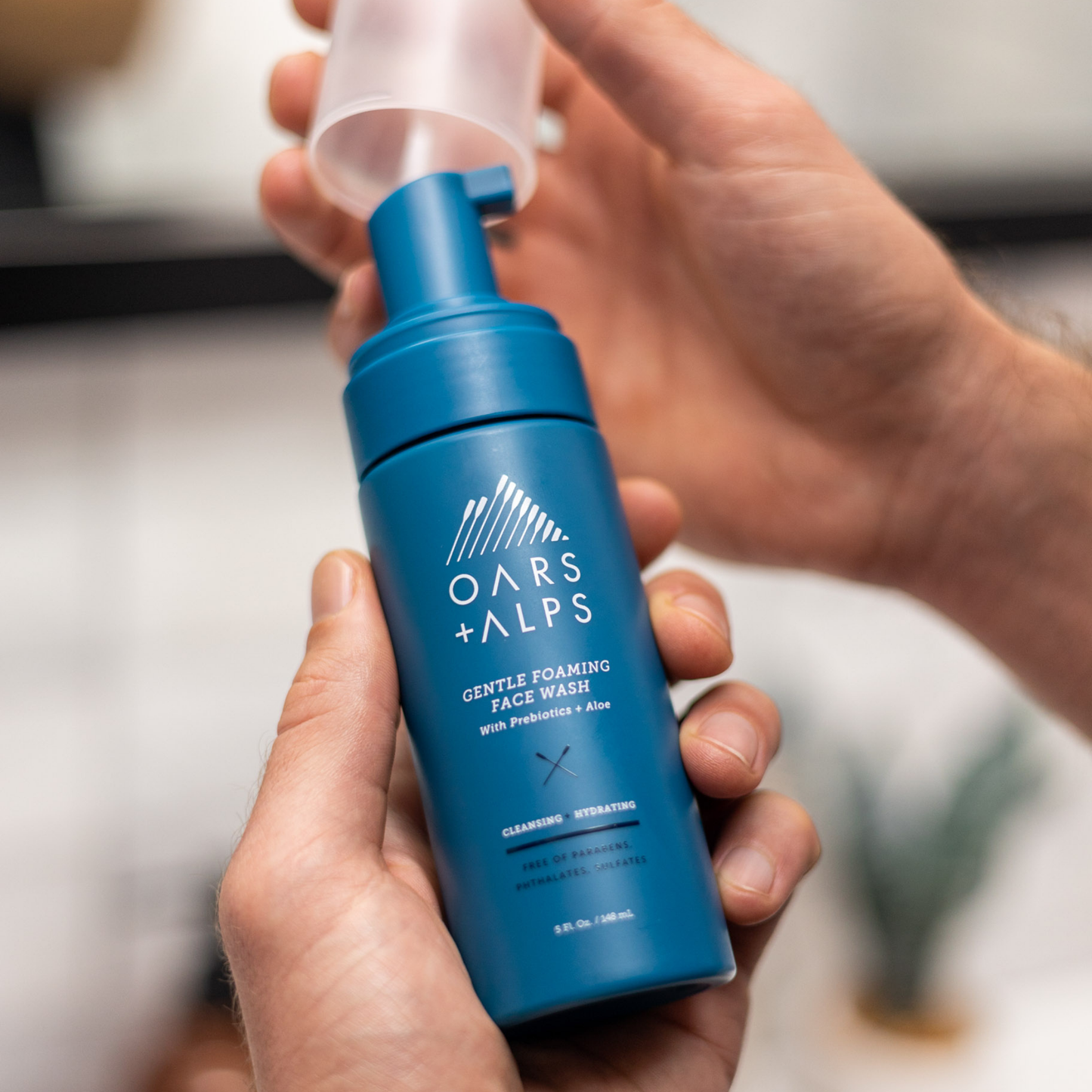 Gentle Foaming Men's Face Wash - Unscented with Prebiotics